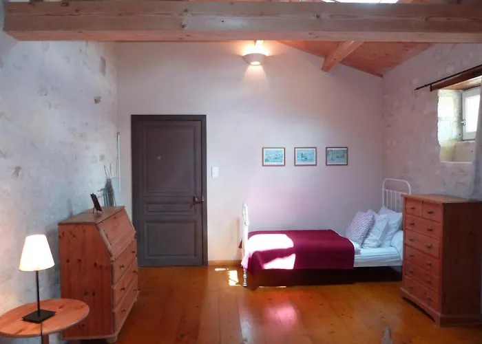 Authentique Avec Piscine, Proche Nature Et Activites, Renove Et Confortable, Jusqu'a 6 Pers. - Fr-1-426-96 בית נופש *